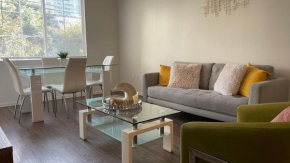 Modern 2-Bed Oasis near Marina and Beach Charm and Comfort